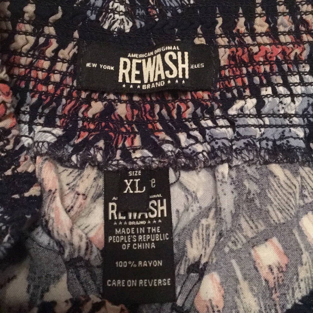 ❤️Patterned Shorts💙 - Picture 3 of 3